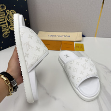 💋💍L家夏季新品 路易-威登 L*V 魔术贴老花凉拖|解锁夏日慵懒奢感 以标志性Mono 💋💍L家夏季新品 路易-威登 L*V 魔术贴老花凉拖|解锁夏日慵懒奢感 以标志性Mono