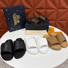 💋💍L家夏季新品 路易-威登 L*V 魔术贴老花凉拖|解锁夏日慵懒奢感 以标志性Mono 💋💍L家夏季新品 路易-威登 L*V 魔术贴老花凉拖|解锁夏日慵懒奢感 以标志性Mono