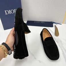 💋💍CD 迪-奥新品 男士套脚豆豆鞋 这款乐福鞋延续标志性的正装鞋履轮廓,以更加优雅的设计呈现。精致 💋💍CD 迪-奥新品 男士套脚豆豆鞋 这款乐福鞋延续标志性的正装鞋履轮廓,以更加优雅的设计呈现。精致