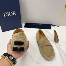 💋💍CD 迪-奥新品 男士套脚豆豆鞋 这款乐福鞋延续标志性的正装鞋履轮廓,以更加优雅的设计呈现。精致 💋💍CD 迪-奥新品 男士套脚豆豆鞋 这款乐福鞋延续标志性的正装鞋履轮廓,以更加优雅的设计呈现。精致