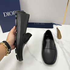 💋💍CD 迪-奥新品 男士套脚豆豆鞋 这款乐福鞋延续标志性的正装鞋履轮廓,以更加优雅的设计呈现。精致 💋💍CD 迪-奥新品 男士套脚豆豆鞋 这款乐福鞋延续标志性的正装鞋履轮廓,以更加优雅的设计呈现。精致