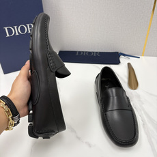 💋💍CD 迪-奥新品 男士套脚豆豆鞋 这款乐福鞋延续标志性的正装鞋履轮廓,以更加优雅的设计呈现。精致 💋💍CD 迪-奥新品 男士套脚豆豆鞋 这款乐福鞋延续标志性的正装鞋履轮廓,以更加优雅的设计呈现。精致