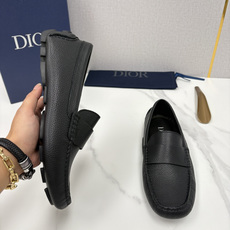 💋💍CD 迪-奥新品 男士套脚豆豆鞋 这款乐福鞋延续标志性的正装鞋履轮廓,以更加优雅的设计呈现。精致 💋💍CD 迪-奥新品 男士套脚豆豆鞋 这款乐福鞋延续标志性的正装鞋履轮廓,以更加优雅的设计呈现。精致