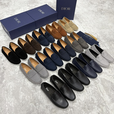 💋💍CD 迪-奥新品 男士套脚豆豆鞋 这款乐福鞋延续标志性的正装鞋履轮廓,以更加优雅的设计呈现。精致 💋💍CD 迪-奥新品 男士套脚豆豆鞋 这款乐福鞋延续标志性的正装鞋履轮廓,以更加优雅的设计呈现。精致