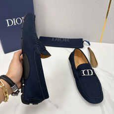 💋💍CD 迪-奥新品 男士套脚豆豆鞋 这款乐福鞋延续标志性的正装鞋履轮廓,以更加优雅的设计呈现。精致 💋💍CD 迪-奥新品 男士套脚豆豆鞋 这款乐福鞋延续标志性的正装鞋履轮廓,以更加优雅的设计呈现。精致