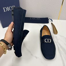 💋💍CD 迪-奥新品 男士套脚豆豆鞋 这款乐福鞋延续标志性的正装鞋履轮廓,以更加优雅的设计呈现。精致 💋💍CD 迪-奥新品 男士套脚豆豆鞋 这款乐福鞋延续标志性的正装鞋履轮廓,以更加优雅的设计呈现。精致