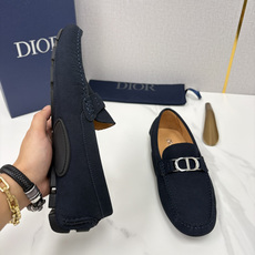 💋💍CD 迪-奥新品 男士套脚豆豆鞋 这款乐福鞋延续标志性的正装鞋履轮廓,以更加优雅的设计呈现。精致 💋💍CD 迪-奥新品 男士套脚豆豆鞋 这款乐福鞋延续标志性的正装鞋履轮廓,以更加优雅的设计呈现。精致