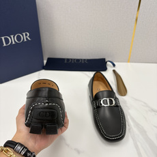 💋💍CD 迪-奥新品 男士套脚豆豆鞋 这款乐福鞋延续标志性的正装鞋履轮廓,以更加优雅的设计呈现。精致 💋💍CD 迪-奥新品 男士套脚豆豆鞋 这款乐福鞋延续标志性的正装鞋履轮廓,以更加优雅的设计呈现。精致