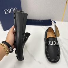 💋💍CD 迪-奥新品 男士套脚豆豆鞋 这款乐福鞋延续标志性的正装鞋履轮廓,以更加优雅的设计呈现。精致 💋💍CD 迪-奥新品 男士套脚豆豆鞋 这款乐福鞋延续标志性的正装鞋履轮廓,以更加优雅的设计呈现。精致