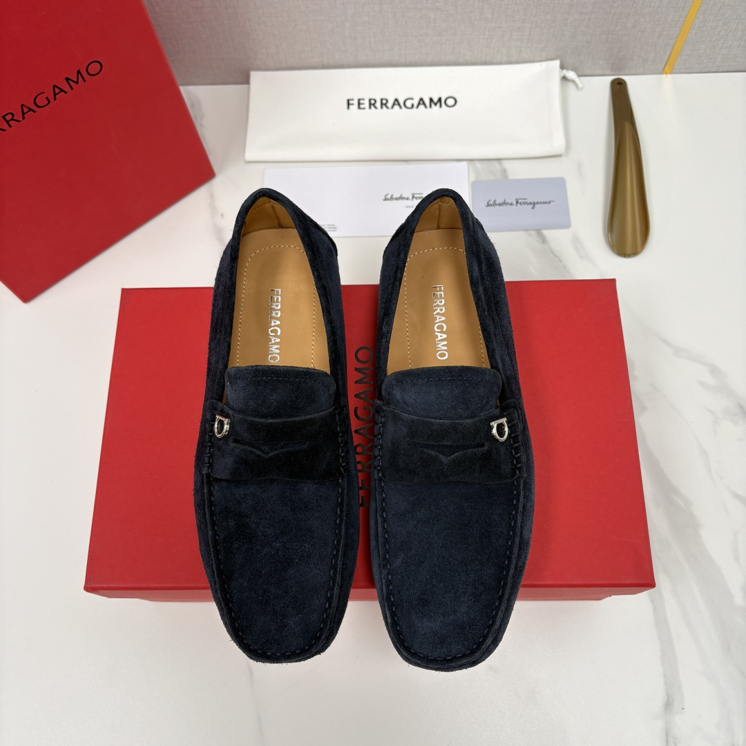 💋💍SF 菲拉～Ferragam*  新品GANCINI扣饰开车莫卡辛鞋   一脚蹬豆豆鞋便鞋  采用进