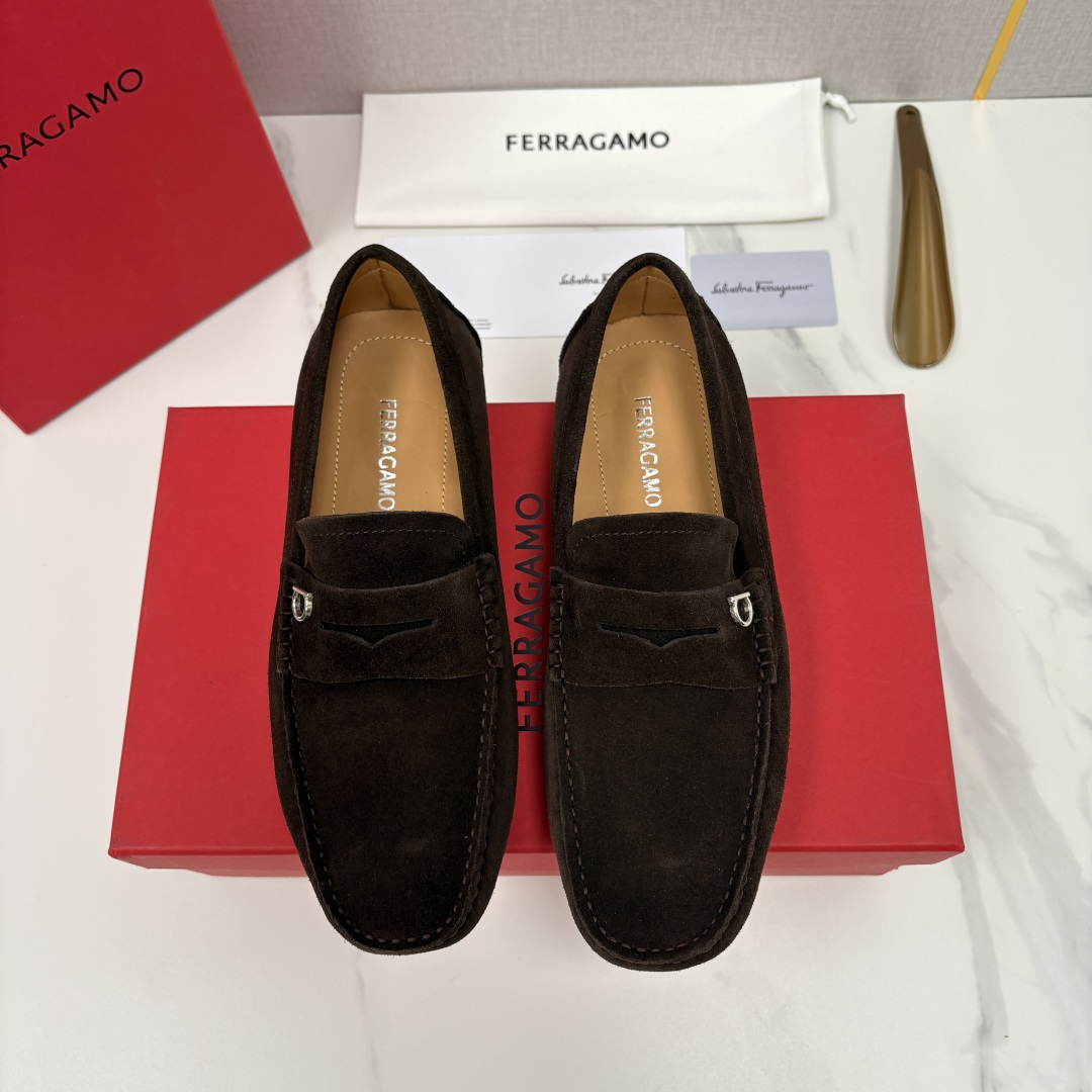 💋💍SF 菲拉～Ferragam*  新品GANCINI扣饰开车莫卡辛鞋   一脚蹬豆豆鞋便鞋  采用进