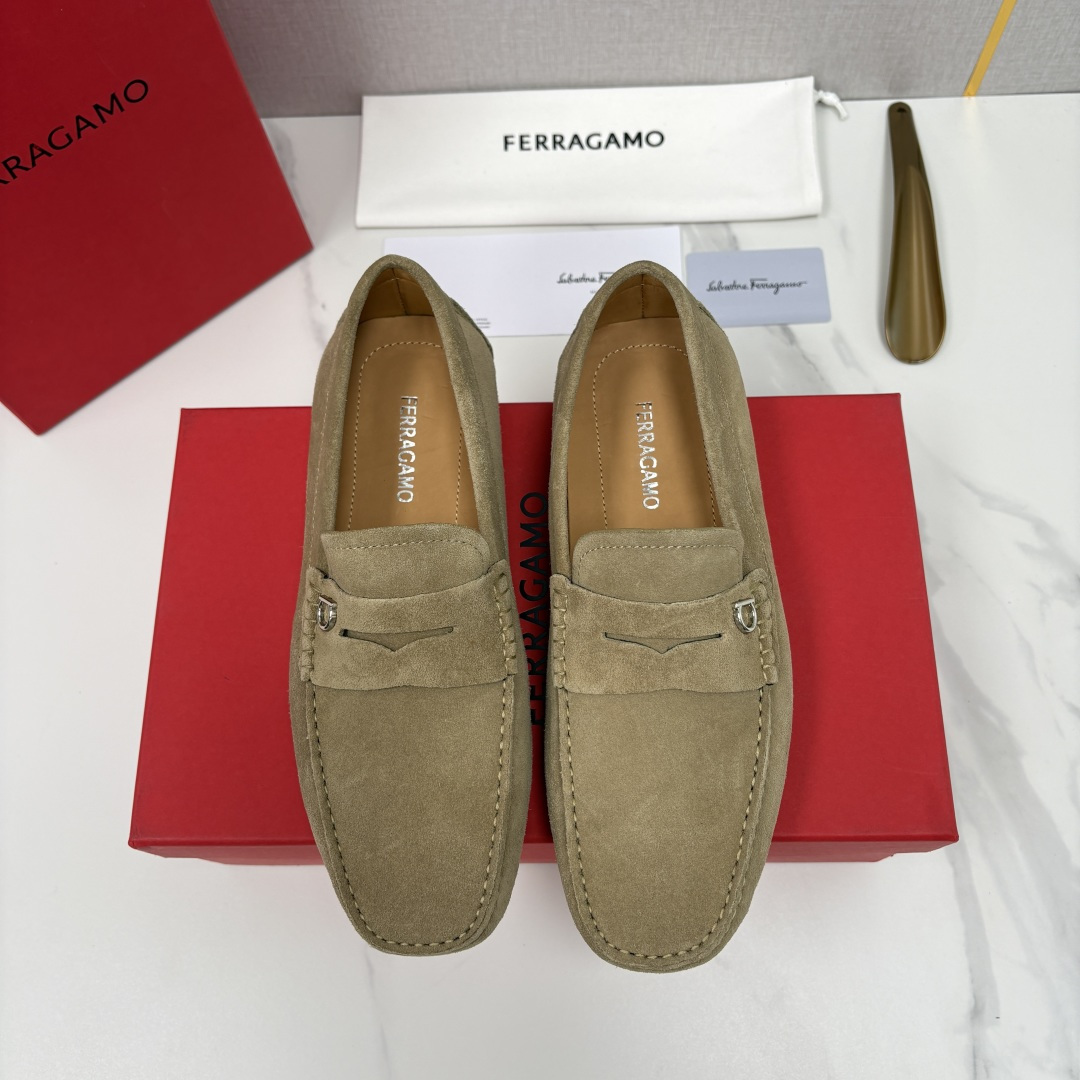 💋💍SF 菲拉～Ferragam*  新品GANCINI扣饰开车莫卡辛鞋   一脚蹬豆豆鞋便鞋  采用进