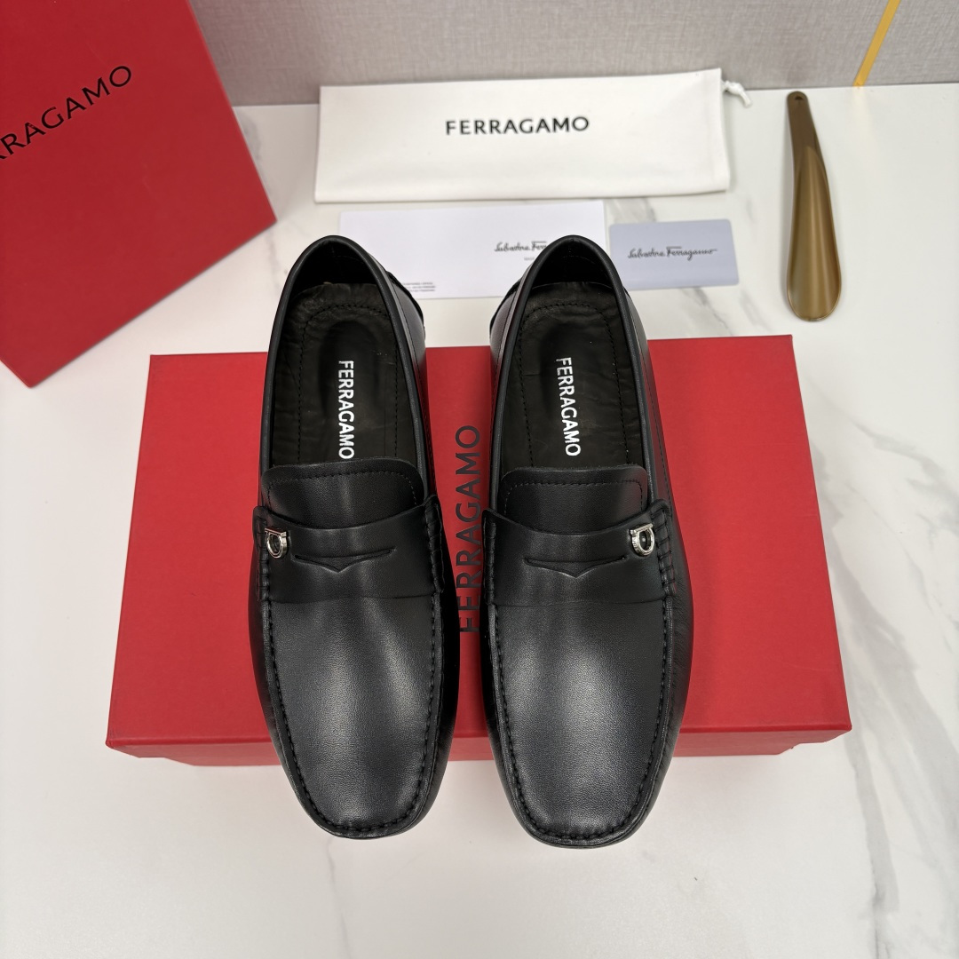 💋💍SF 菲拉～Ferragam*  新品GANCINI扣饰开车莫卡辛鞋   一脚蹬豆豆鞋便鞋  采用进