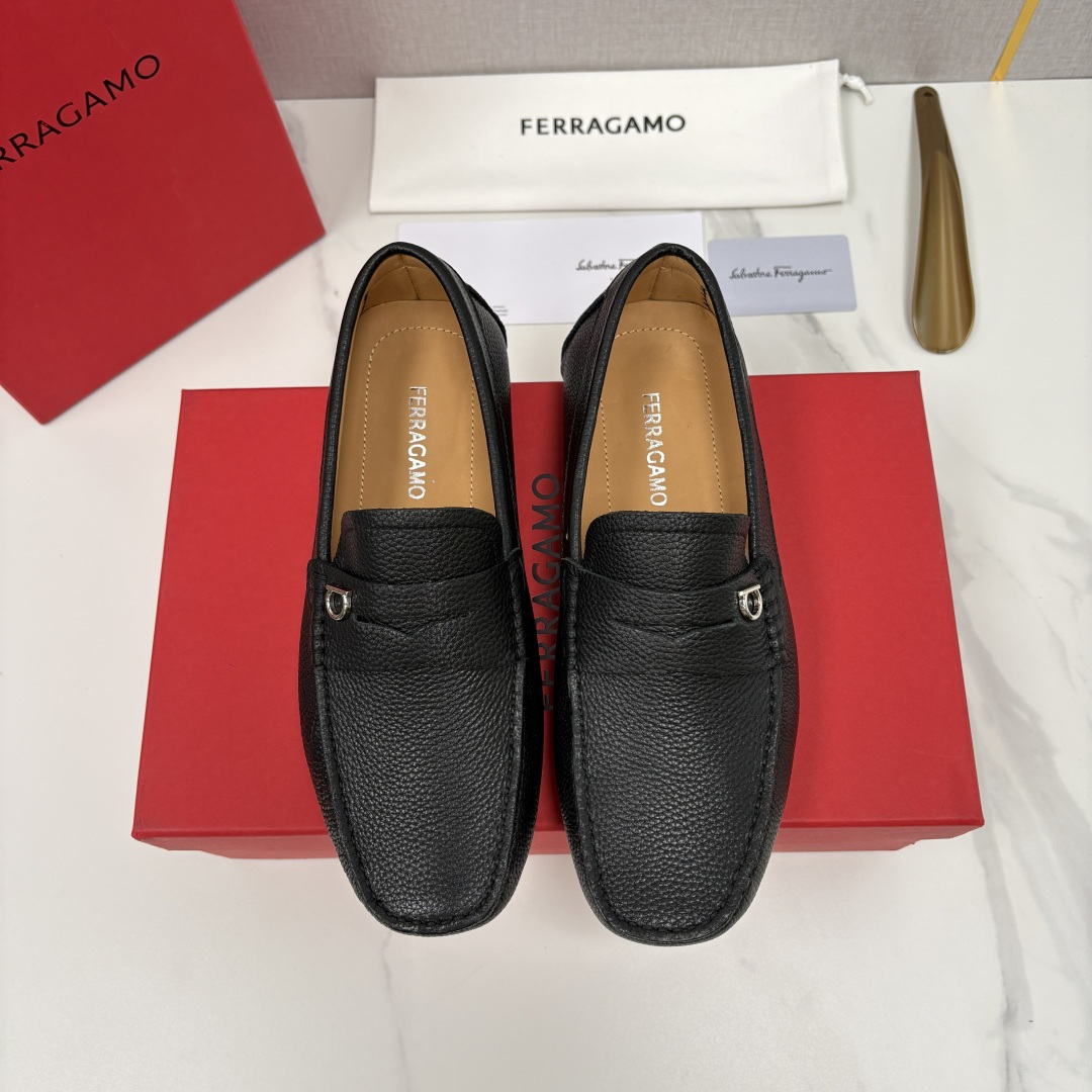 💋💍SF 菲拉～Ferragam*  新品GANCINI扣饰开车莫卡辛鞋   一脚蹬豆豆鞋便鞋  采用进