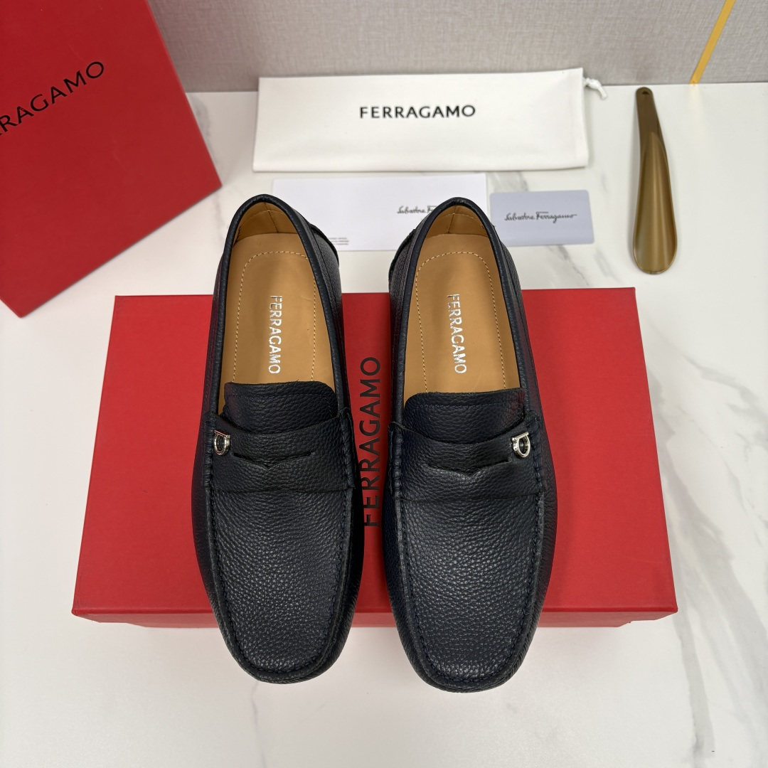 💋💍SF 菲拉～Ferragam*  新品GANCINI扣饰开车莫卡辛鞋   一脚蹬豆豆鞋便鞋  采用进