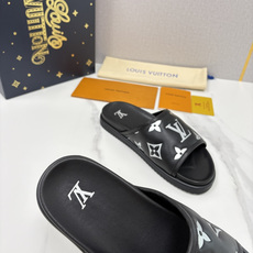 💋💍L家夏季新品 路易-威登 L*V 直拖老花凉拖|解锁夏日慵懒奢感 以标志性压花 Mo 💋💍L家夏季新品 路易-威登 L*V 直拖老花凉拖|解锁夏日慵懒奢感 以标志性压花 Mo