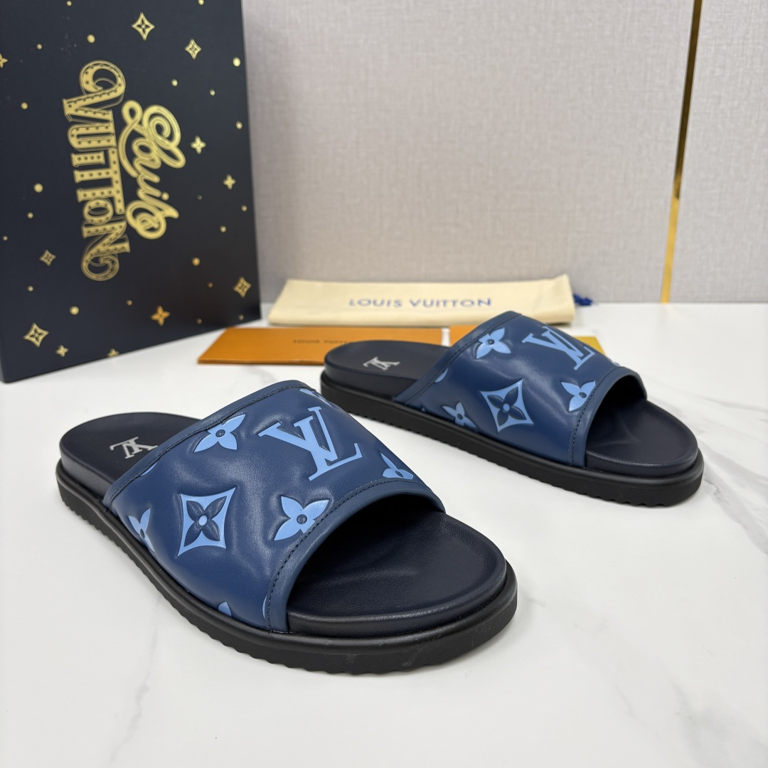 💋💍L家夏季新品  路易-威登    L*V  直拖老花凉拖｜解锁夏日慵懒奢感    以标志性压花 Mo