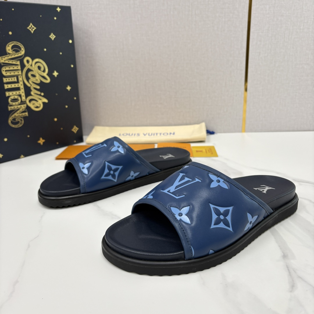 💋💍L家夏季新品  路易-威登    L*V  直拖老花凉拖｜解锁夏日慵懒奢感    以标志性压花 Mo