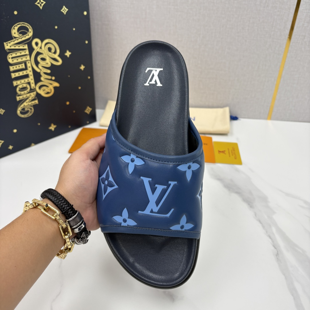 💋💍L家夏季新品  路易-威登    L*V  直拖老花凉拖｜解锁夏日慵懒奢感    以标志性压花 Mo