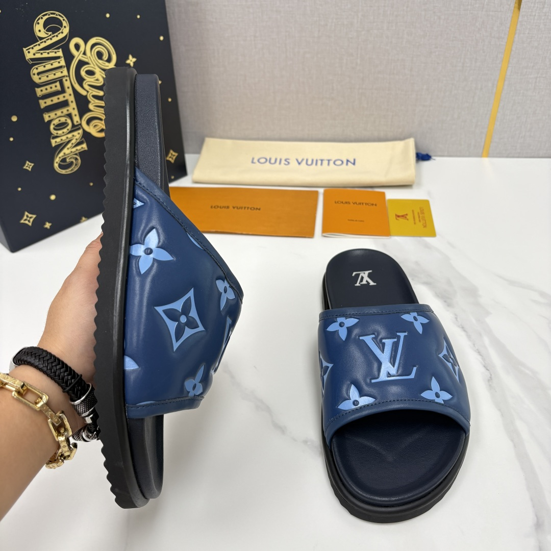 💋💍L家夏季新品  路易-威登    L*V  直拖老花凉拖｜解锁夏日慵懒奢感    以标志性压花 Mo