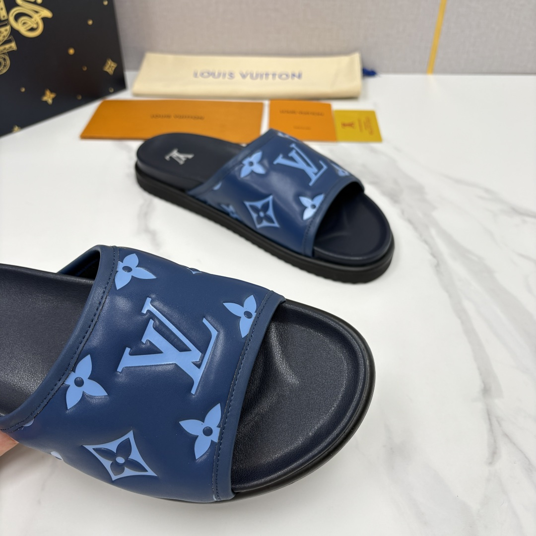 💋💍L家夏季新品  路易-威登    L*V  直拖老花凉拖｜解锁夏日慵懒奢感    以标志性压花 Mo