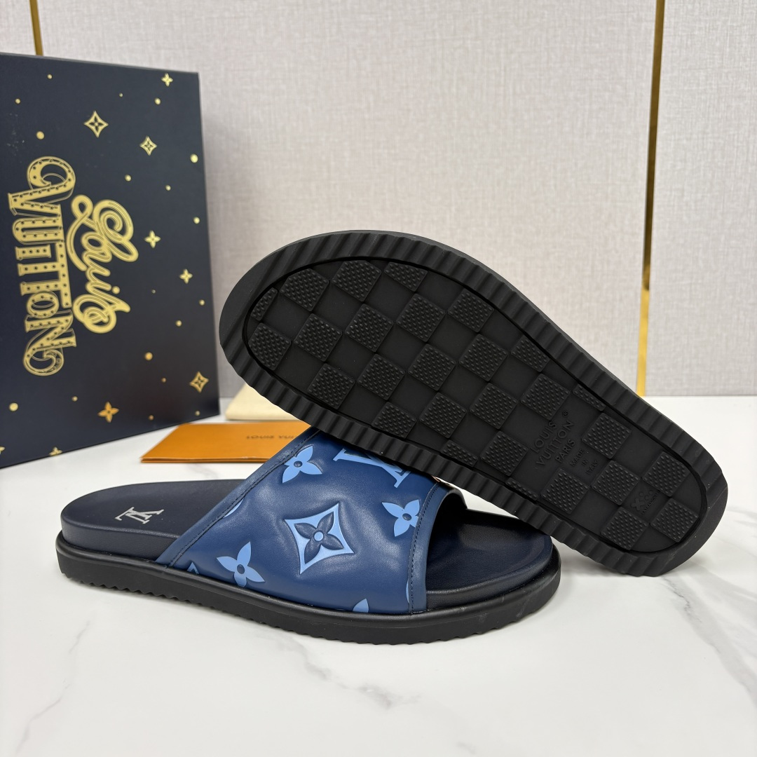 💋💍L家夏季新品  路易-威登    L*V  直拖老花凉拖｜解锁夏日慵懒奢感    以标志性压花 Mo