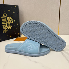 💋💍L家夏季新品 路易-威登 L*V 直拖老花凉拖|解锁夏日慵懒奢感 以标志性压花 Mo 💋💍L家夏季新品 路易-威登 L*V 直拖老花凉拖|解锁夏日慵懒奢感 以标志性压花 Mo