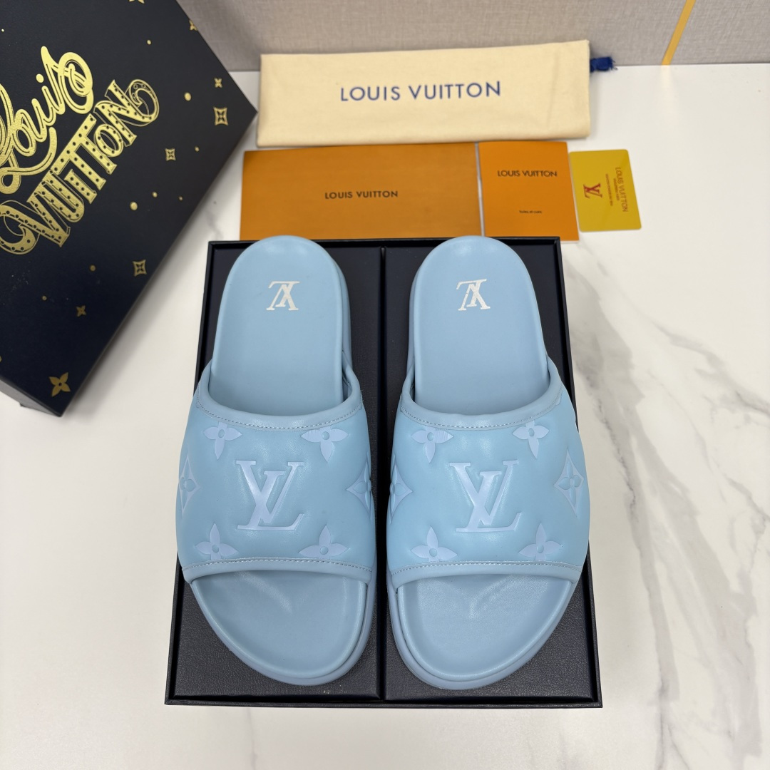 💋💍L家夏季新品  路易-威登    L*V  直拖老花凉拖｜解锁夏日慵懒奢感    以标志性压花 Mo