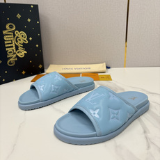 💋💍L家夏季新品 路易-威登 L*V 直拖老花凉拖|解锁夏日慵懒奢感 以标志性压花 Mo 💋💍L家夏季新品 路易-威登 L*V 直拖老花凉拖|解锁夏日慵懒奢感 以标志性压花 Mo