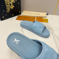 💋💍L家夏季新品 路易-威登 L*V 直拖老花凉拖|解锁夏日慵懒奢感 以标志性压花 Mo 💋💍L家夏季新品 路易-威登 L*V 直拖老花凉拖|解锁夏日慵懒奢感 以标志性压花 Mo