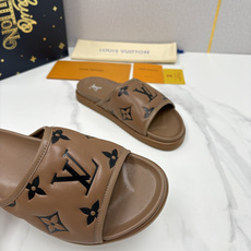 💋💍L家夏季新品 路易-威登 L*V 直拖老花凉拖|解锁夏日慵懒奢感 以标志性压花 Mo 💋💍L家夏季新品 路易-威登 L*V 直拖老花凉拖|解锁夏日慵懒奢感 以标志性压花 Mo