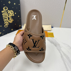 💋💍L家夏季新品 路易-威登 L*V 直拖老花凉拖|解锁夏日慵懒奢感 以标志性压花 Mo 💋💍L家夏季新品 路易-威登 L*V 直拖老花凉拖|解锁夏日慵懒奢感 以标志性压花 Mo
