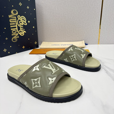 💋💍L家夏季新品 路易-威登 L*V 直拖老花凉拖|解锁夏日慵懒奢感 以标志性压花 Mo 💋💍L家夏季新品 路易-威登 L*V 直拖老花凉拖|解锁夏日慵懒奢感 以标志性压花 Mo