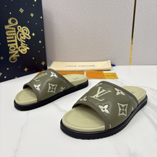 💋💍L家夏季新品 路易-威登 L*V 直拖老花凉拖|解锁夏日慵懒奢感 以标志性压花 Mo 💋💍L家夏季新品 路易-威登 L*V 直拖老花凉拖|解锁夏日慵懒奢感 以标志性压花 Mo