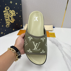 💋💍L家夏季新品 路易-威登 L*V 直拖老花凉拖|解锁夏日慵懒奢感 以标志性压花 Mo 💋💍L家夏季新品 路易-威登 L*V 直拖老花凉拖|解锁夏日慵懒奢感 以标志性压花 Mo