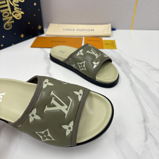 💋💍L家夏季新品 路易-威登 L*V 直拖老花凉拖|解锁夏日慵懒奢感 以标志性压花 Mo 💋💍L家夏季新品 路易-威登 L*V 直拖老花凉拖|解锁夏日慵懒奢感 以标志性压花 Mo