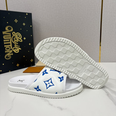 💋💍L家夏季新品 路易-威登 L*V 直拖老花凉拖|解锁夏日慵懒奢感 以标志性压花 Mo 💋💍L家夏季新品 路易-威登 L*V 直拖老花凉拖|解锁夏日慵懒奢感 以标志性压花 Mo