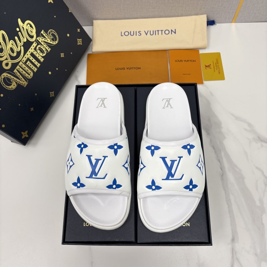 💋💍L家夏季新品  路易-威登    L*V  直拖老花凉拖｜解锁夏日慵懒奢感    以标志性压花 Mo