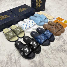 💋💍L家夏季新品 路易-威登 L*V 直拖老花凉拖|解锁夏日慵懒奢感 以标志性压花 Mo 💋💍L家夏季新品 路易-威登 L*V 直拖老花凉拖|解锁夏日慵懒奢感 以标志性压花 Mo