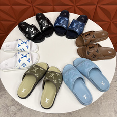 💋💍L家夏季新品 路易-威登 L*V 直拖老花凉拖|解锁夏日慵懒奢感 以标志性压花 Mo 💋💍L家夏季新品 路易-威登 L*V 直拖老花凉拖|解锁夏日慵懒奢感 以标志性压花 Mo