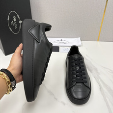 💋💍P家 最新单品运动鞋板鞋系列 Court 运动鞋,传承经典设计 鞋面简单车线工艺,内里超软羊皮,侧 💋💍P家 最新单品运动鞋板鞋系列 Court 运动鞋,传承经典设计 鞋面简单车线工艺,内里超软羊皮,侧