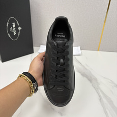 💋💍P家 最新单品运动鞋板鞋系列 Court 运动鞋,传承经典设计 鞋面简单车线工艺,内里超软羊皮,侧 💋💍P家 最新单品运动鞋板鞋系列 Court 运动鞋,传承经典设计 鞋面简单车线工艺,内里超软羊皮,侧
