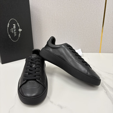 💋💍P家 最新单品运动鞋板鞋系列 Court 运动鞋,传承经典设计 鞋面简单车线工艺,内里超软羊皮,侧 💋💍P家 最新单品运动鞋板鞋系列 Court 运动鞋,传承经典设计 鞋面简单车线工艺,内里超软羊皮,侧