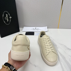 💋💍P家 最新单品运动鞋板鞋系列 Court 运动鞋,传承经典设计 鞋面简单车线工艺,内里超软羊皮,侧 💋💍P家 最新单品运动鞋板鞋系列 Court 运动鞋,传承经典设计 鞋面简单车线工艺,内里超软羊皮,侧