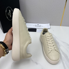 💋💍P家 最新单品运动鞋板鞋系列 Court 运动鞋,传承经典设计 鞋面简单车线工艺,内里超软羊皮,侧 💋💍P家 最新单品运动鞋板鞋系列 Court 运动鞋,传承经典设计 鞋面简单车线工艺,内里超软羊皮,侧