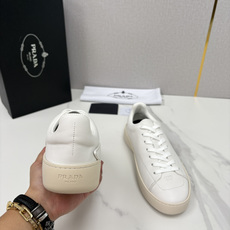 💋💍P家 最新单品运动鞋板鞋系列 Court 运动鞋,传承经典设计 鞋面简单车线工艺,内里超软羊皮,侧 💋💍P家 最新单品运动鞋板鞋系列 Court 运动鞋,传承经典设计 鞋面简单车线工艺,内里超软羊皮,侧