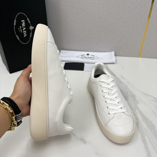 💋💍P家 最新单品运动鞋板鞋系列 Court 运动鞋,传承经典设计 鞋面简单车线工艺,内里超软羊皮,侧 💋💍P家 最新单品运动鞋板鞋系列 Court 运动鞋,传承经典设计 鞋面简单车线工艺,内里超软羊皮,侧