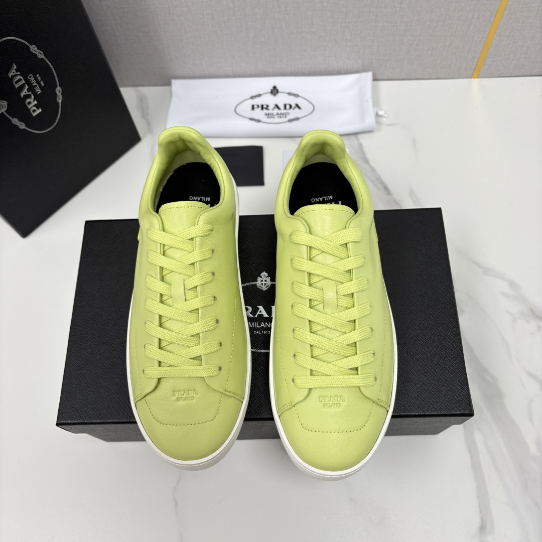 💋💍P家 最新单品运动鞋板鞋系列  Court 运动鞋，传承经典设计 鞋面简单车线工艺，内里超软羊皮，侧