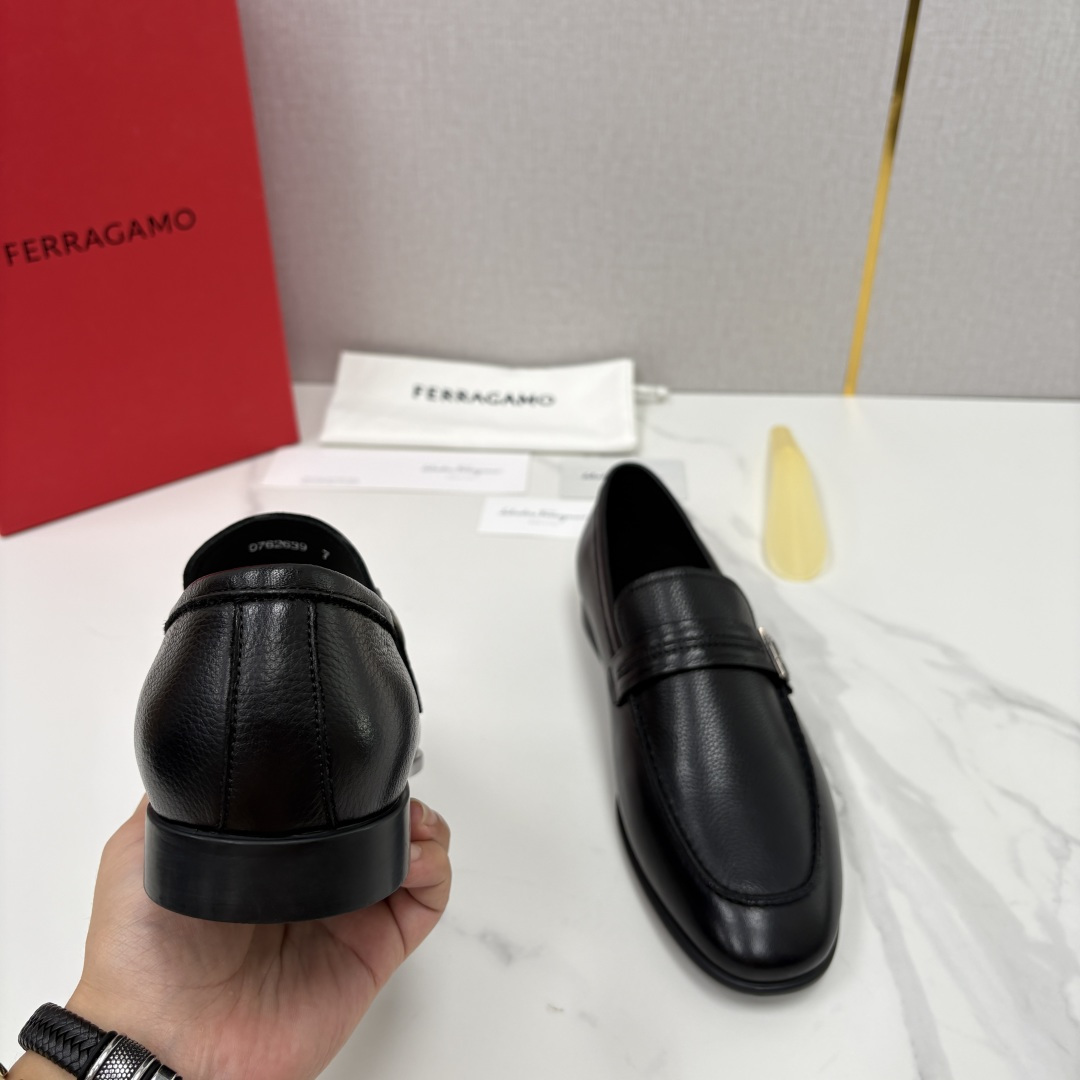 💋💍SF家 菲拉~ 新品GANCINI扣饰男士莫卡新乐福鞋皮鞋 一脚蹬便鞋 官方 7680 这款牛皮乐福鞋 💋💍SF家 菲拉~ 新品GANCINI扣饰男士莫卡新乐福鞋皮鞋 一脚蹬便鞋 官方 7680 这款牛皮乐福鞋