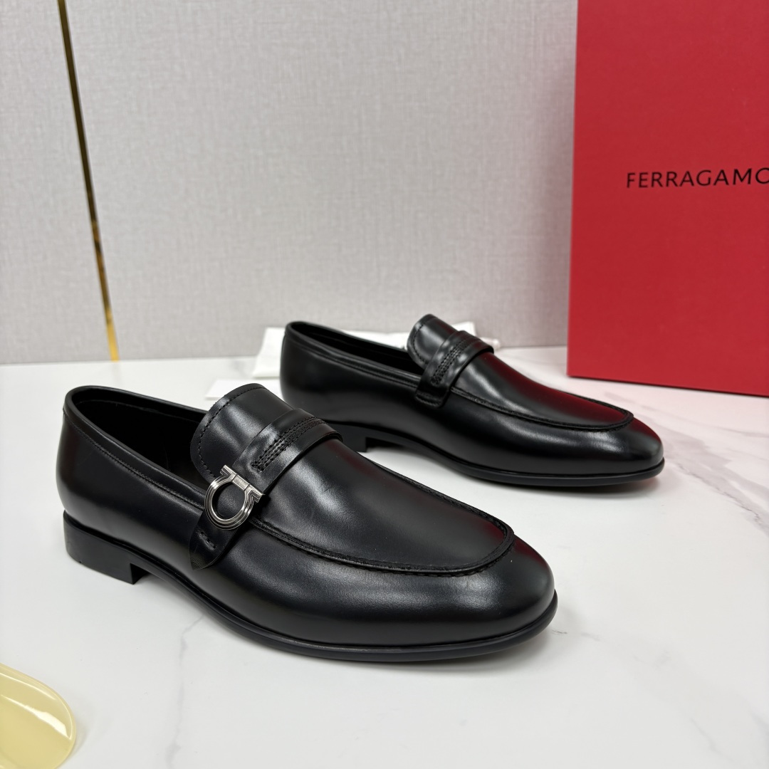 💋💍SF家 菲拉~ 新品GANCINI扣饰男士莫卡新乐福鞋皮鞋 一脚蹬便鞋 官方 7680 这款牛皮乐福鞋 💋💍SF家 菲拉~ 新品GANCINI扣饰男士莫卡新乐福鞋皮鞋 一脚蹬便鞋 官方 7680 这款牛皮乐福鞋